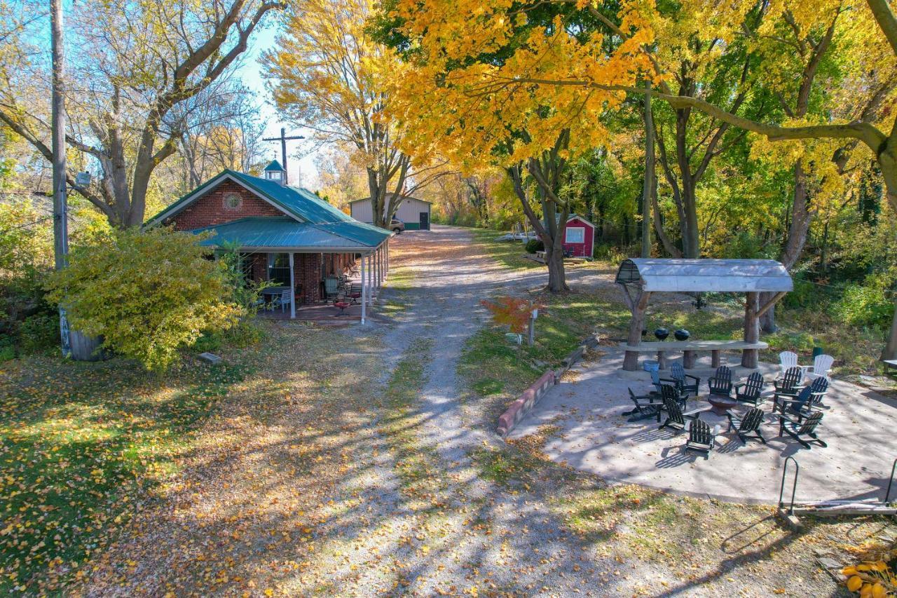 Railroad Riverhouse At Whispering Walleye Villa Huron Exterior photo